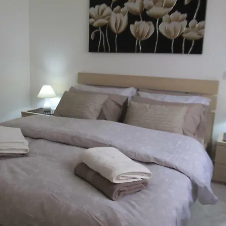 Borgonovo Apartment *